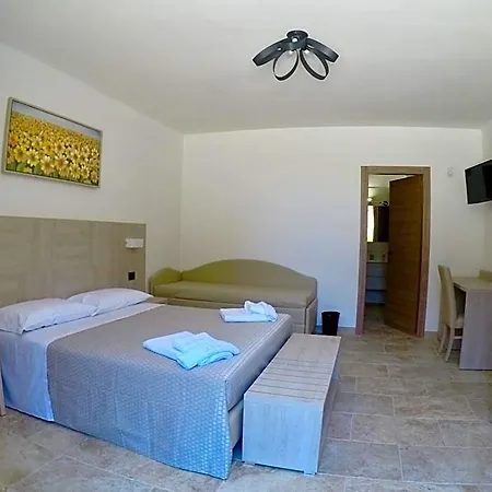 B. & B. Lu Turnitu 4*